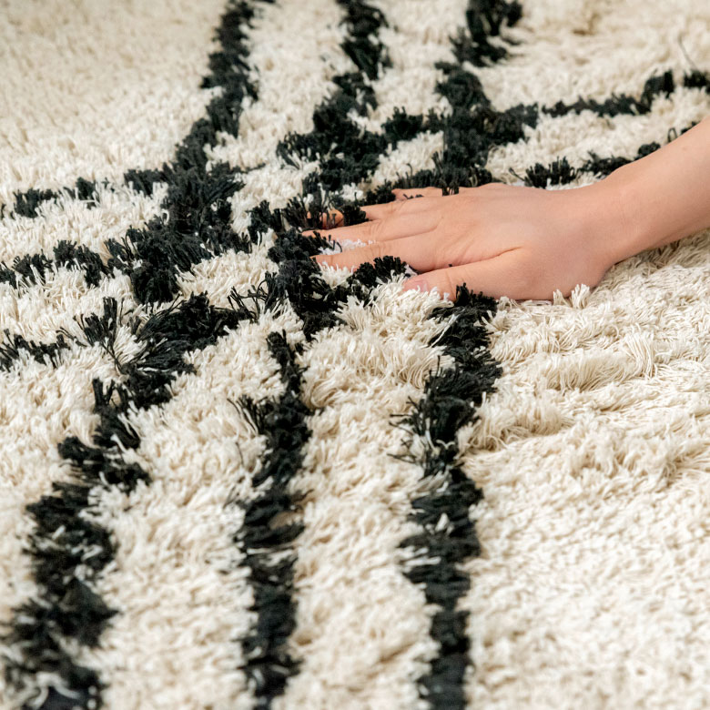 ぎゅっと繊維を詰めて織られていて、さらっとした肌ざわり