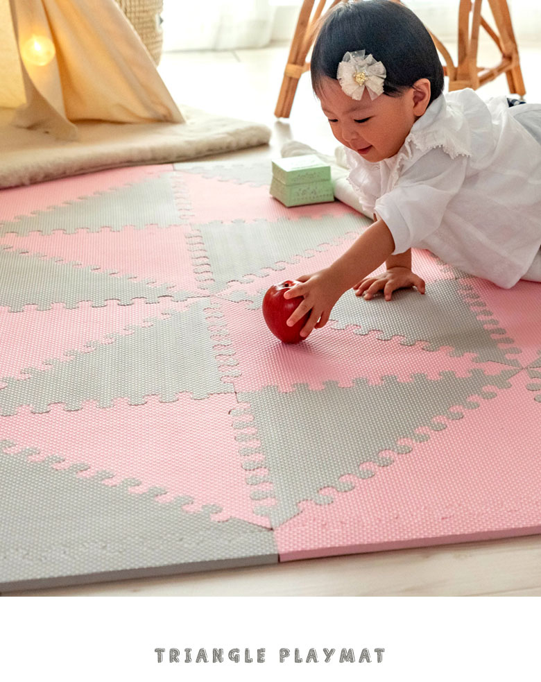 三角の形のキッズマット