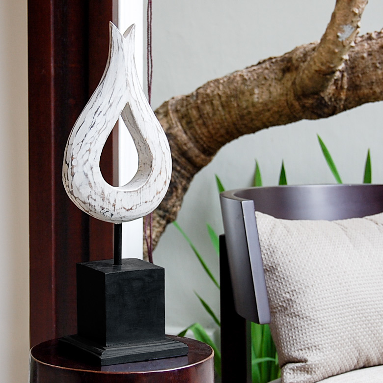 オリエンタルな空間を演出するしずくモチーフのオブジェ