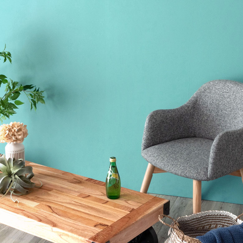 壁紙にそのまま塗れるから、初心者や女性でも簡単！