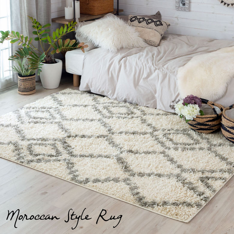 長めの毛足がふんわり気持ちいい、ベニオワレン風のデザインラグ