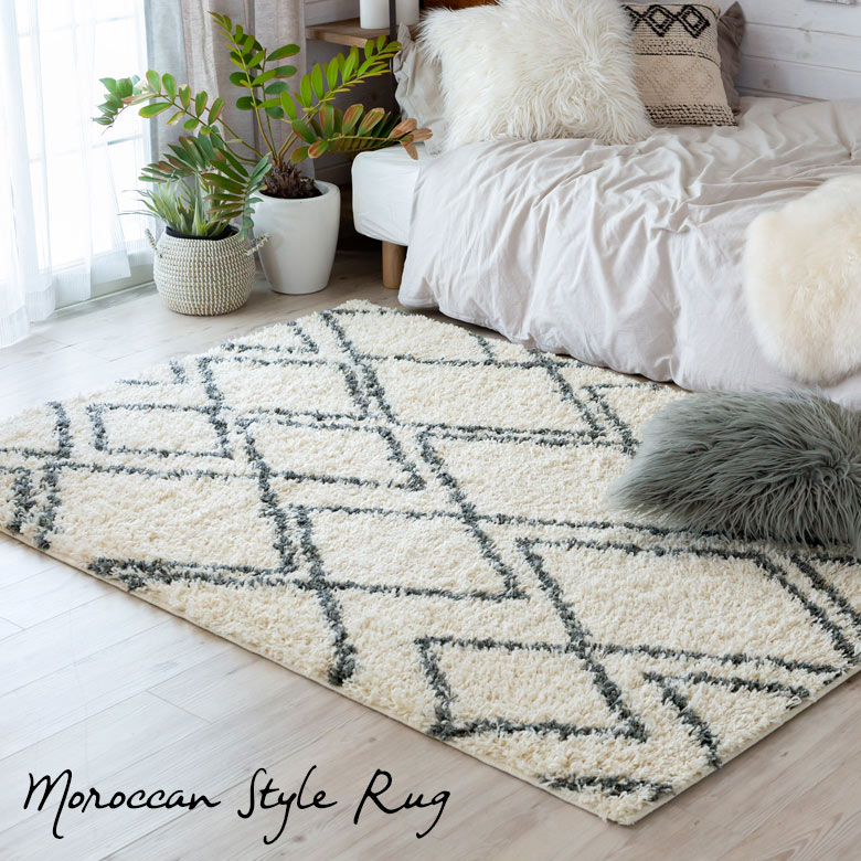 長めの毛足がふんわり気持ちいい、ベニオワレン風のデザインラグ