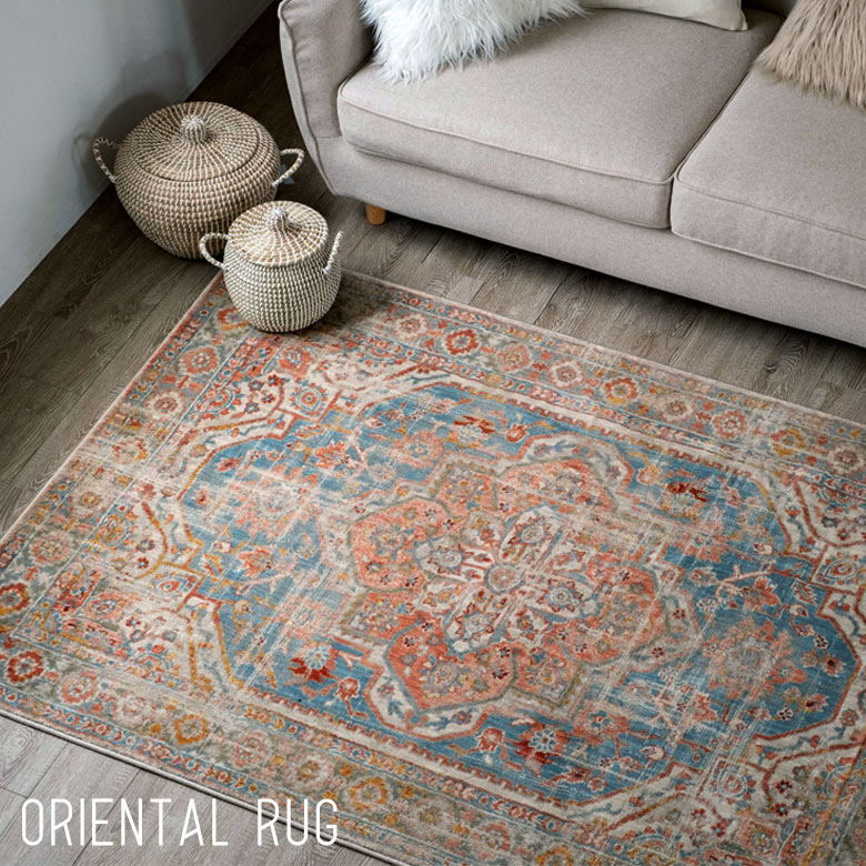 落ち着きのあるスモーキーなカラーがおしゃれな、オリエンタルラグ。