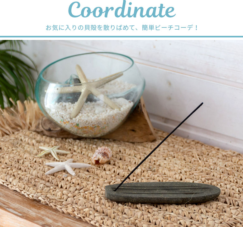 お気に入りの貝殻を散りばめて、簡単ビーチコーデ！