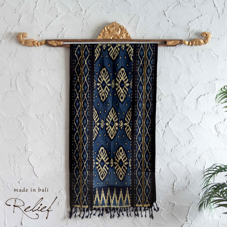 アンティーク調 イカットハンガー。