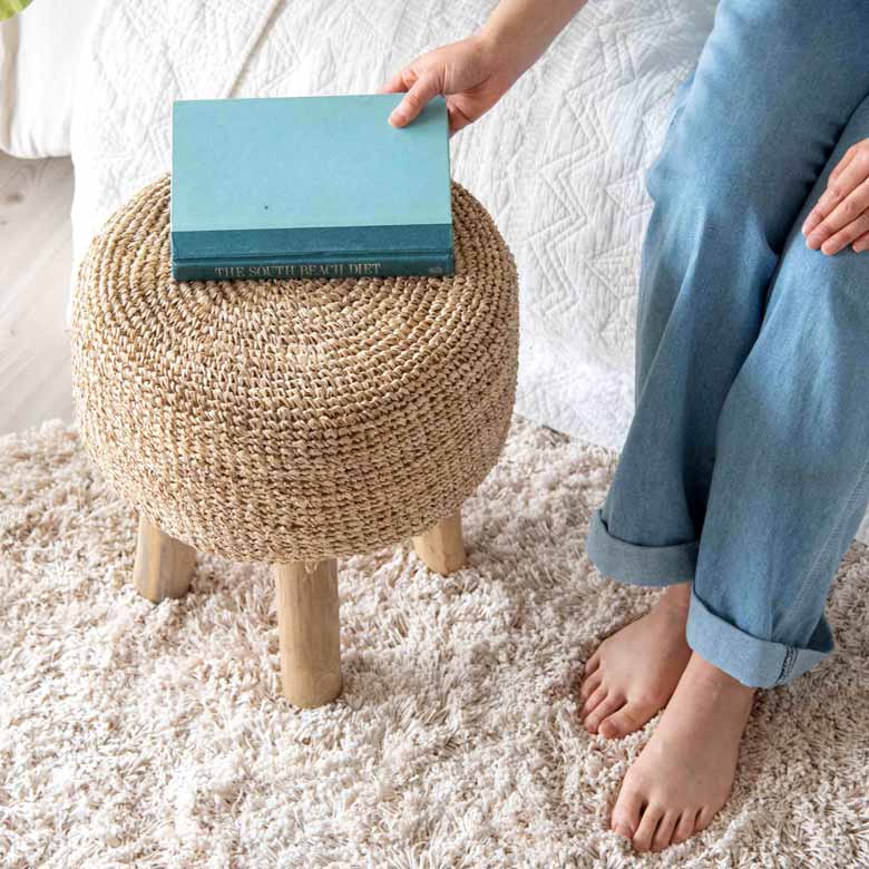 ラフィア素材で、リゾート感をプラス。