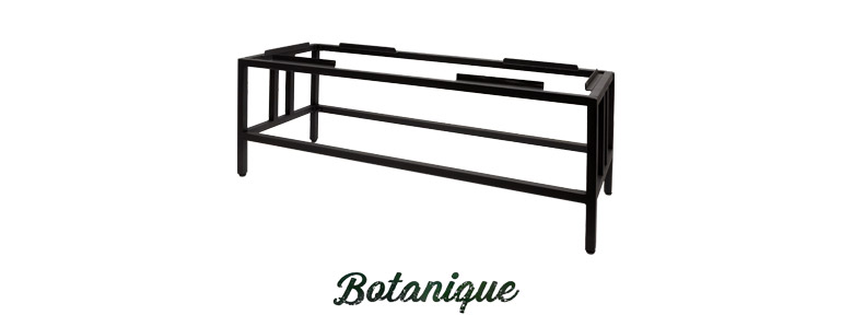 ボタニカルなコーディネートを楽しんで。