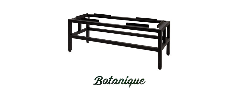 ボタニカルなコーディネートを楽しんで。