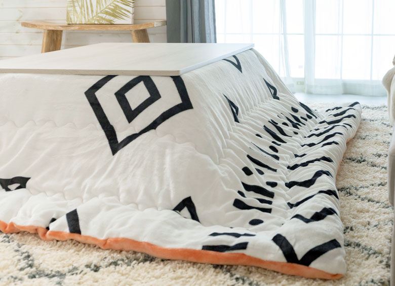 おしゃれな幾何学模様のこたつ布団。