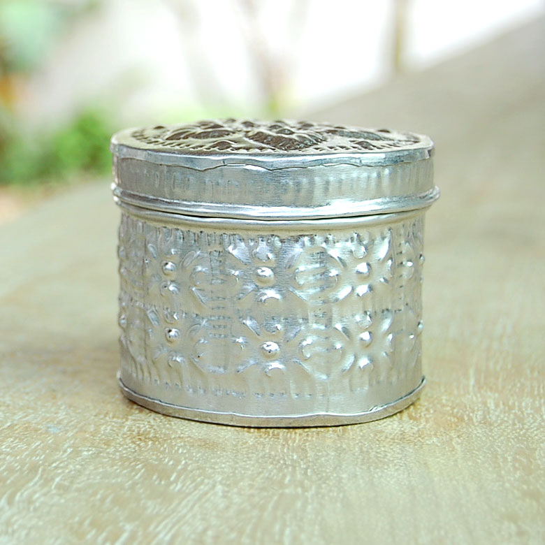 ちょっとした小物入れに便利な小物入れ