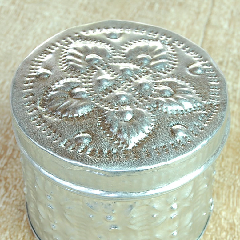 凹凸のある繊細な模様