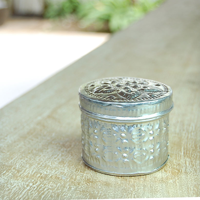 ヘアピンやアクセサリーなどの小物入れとして