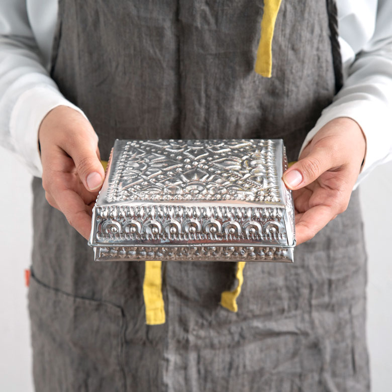 手に持つとこのサイズ