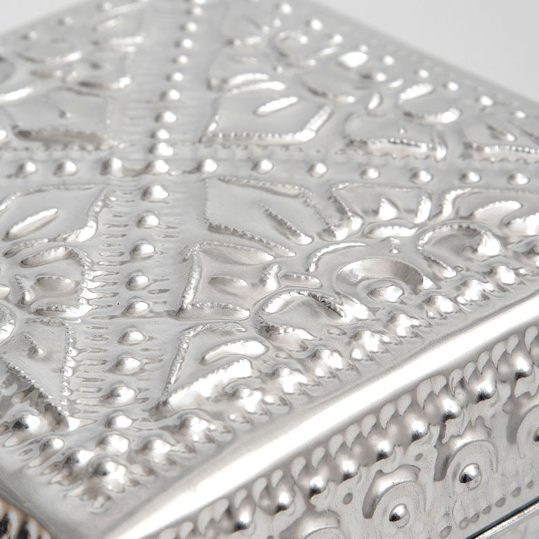 華やかな伝統模様のアップ