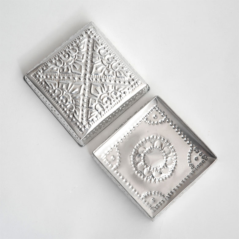 底面にも施された模様