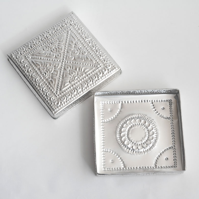 底面にも施された模様