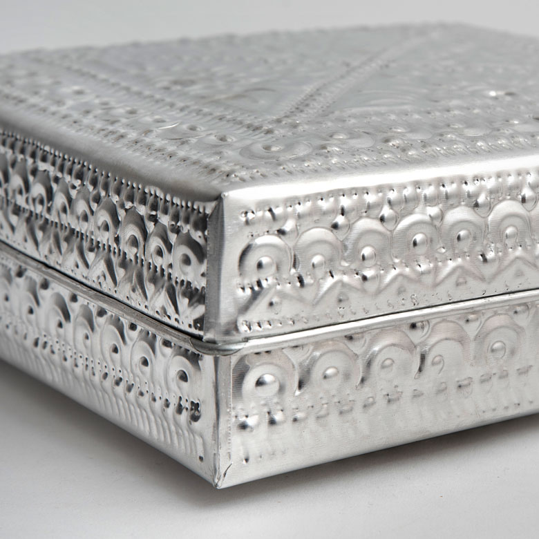 光の反射でキラキラと輝きます