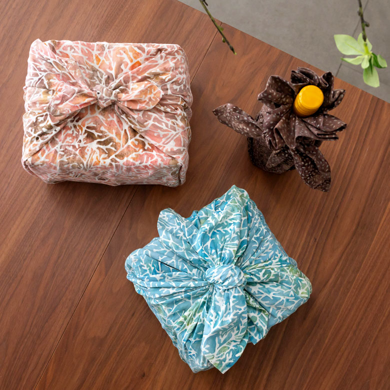 お手持ちの小物と合わせるのもおすすめ