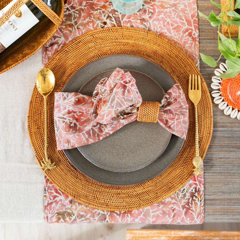 テーブルコーデを明るく華やかにしてくれるデザイン