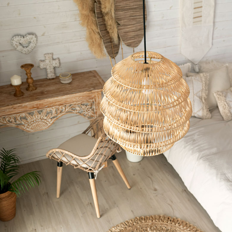 インテリアにアクセントを加えてくれるラタンのランプシェード