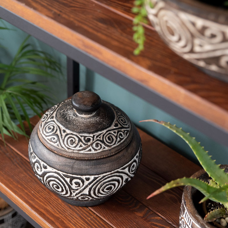 スワールウッドをくり抜いて作ったボウル