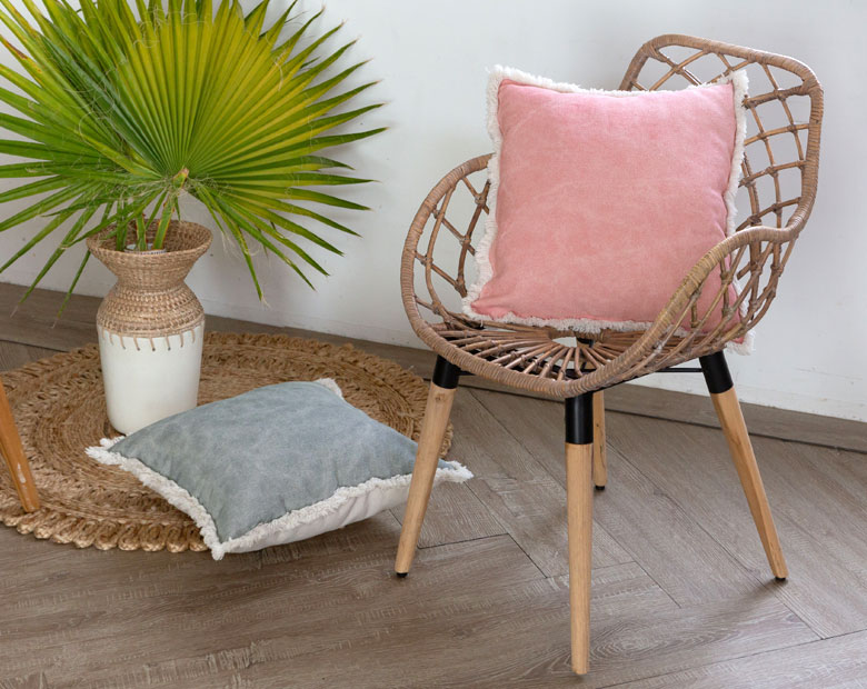 ラフさと抜け感が備わったおしゃれなクッションカバー