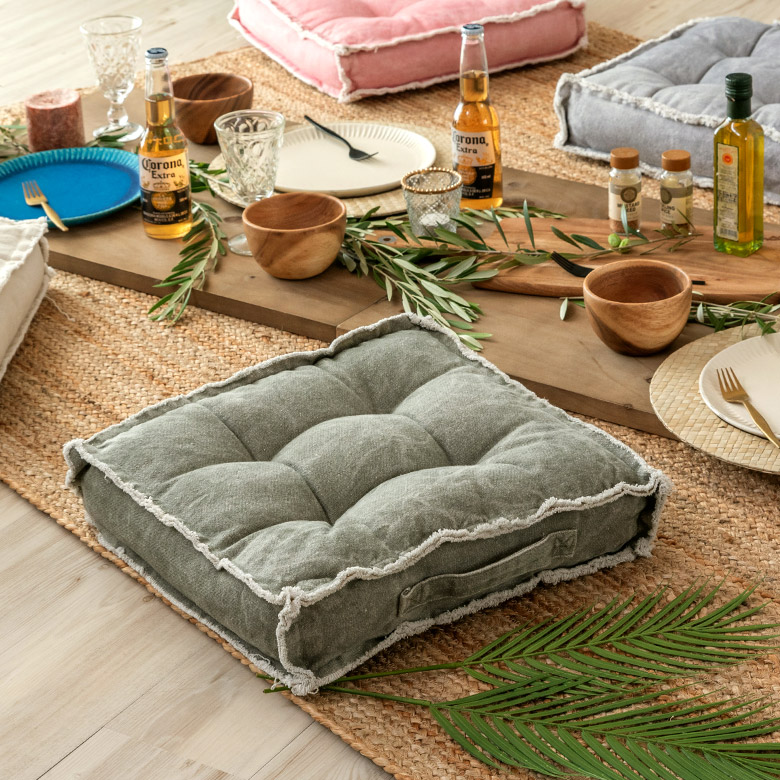 無地のお洒落な座布団クッション。