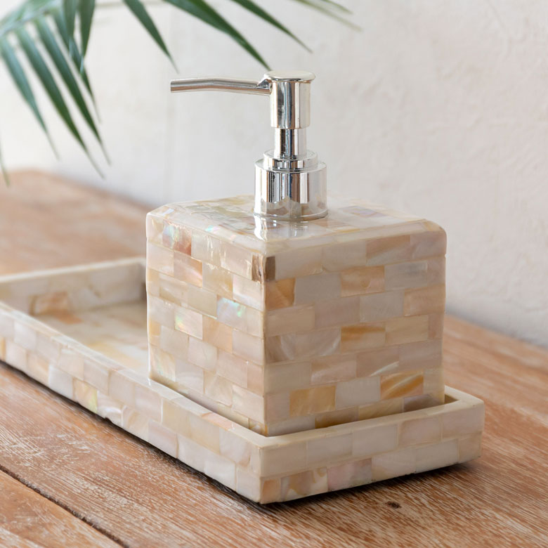 ホワイトウォッシュのラタンオーバルトレー