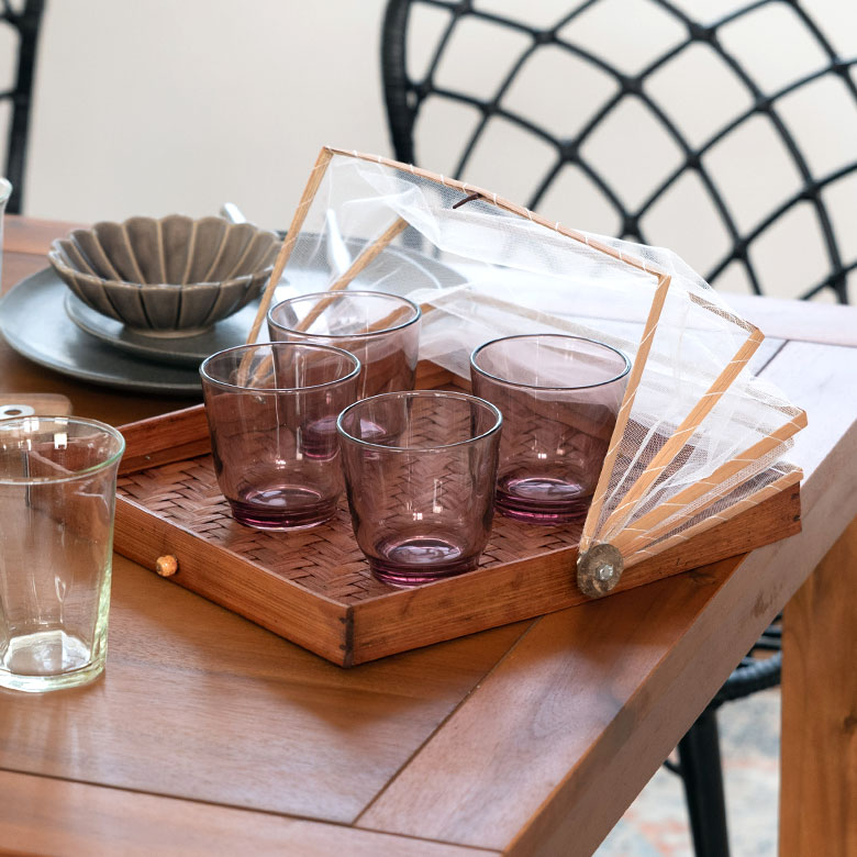 テーブルコーデに溶け込む、ナチュラルなデザイン