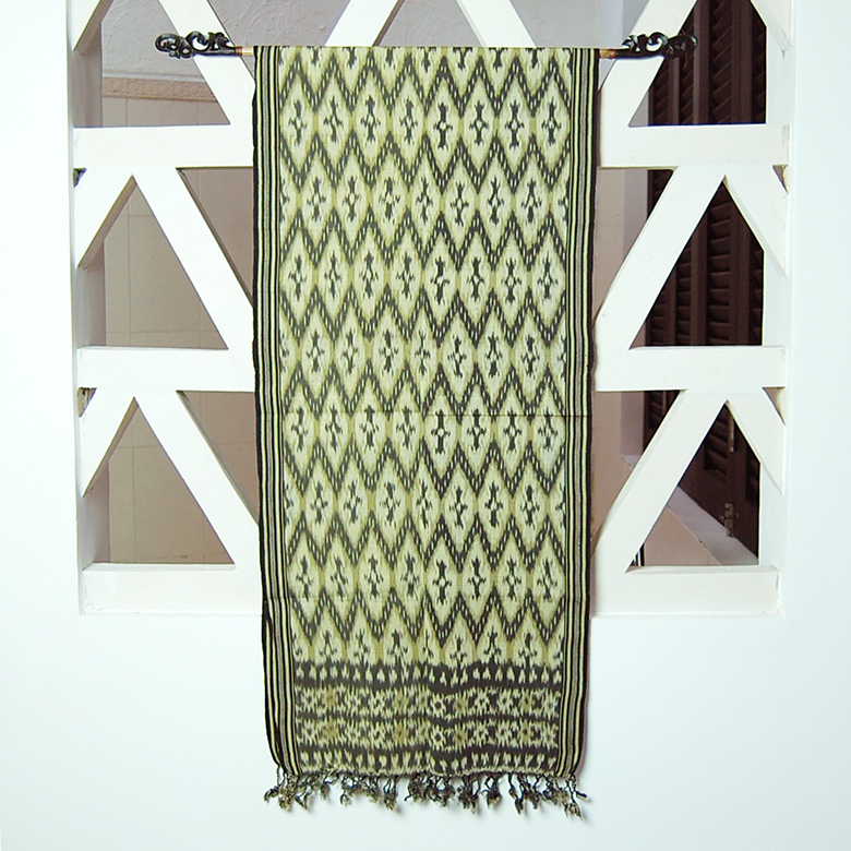 バリ島の独創的な模様のイカット