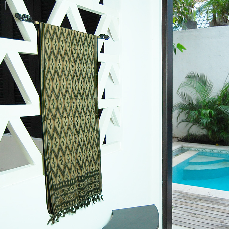 どれも日本人が思いもつかない模様で見る人を楽しませてくれます。