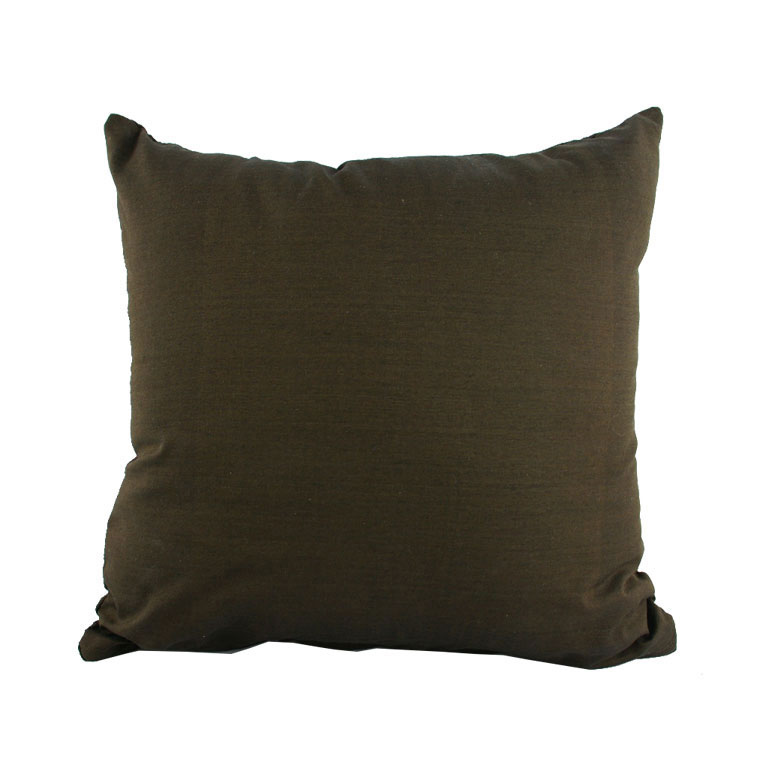 表面のお花と渦巻きの刺繍が特徴的です。