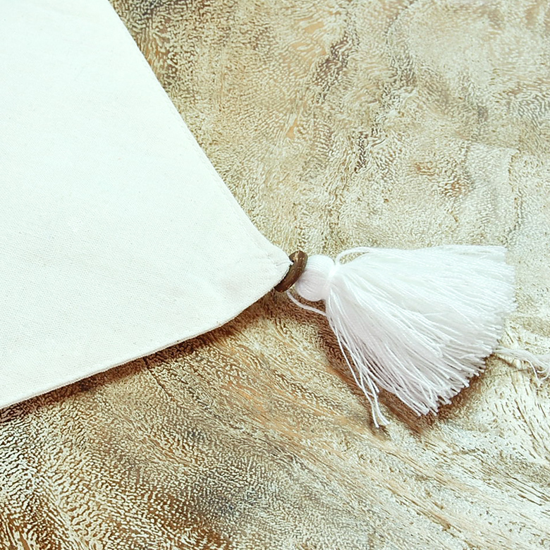 同系色で色味をおさえ、優しい雰囲気に仕上げました。