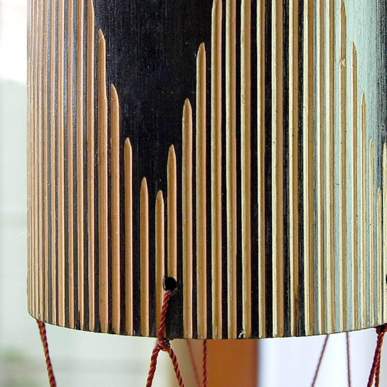 アジアンな雰囲気たっぷりの立体的な山なりの模様