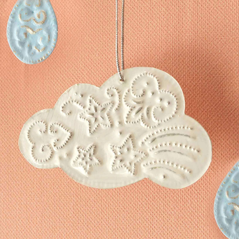 どんな色とも合わせやすいホワイト