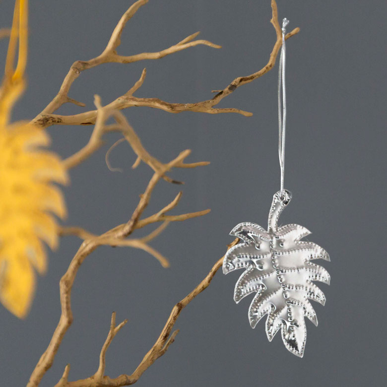 南国らしいモンステラモチーフ