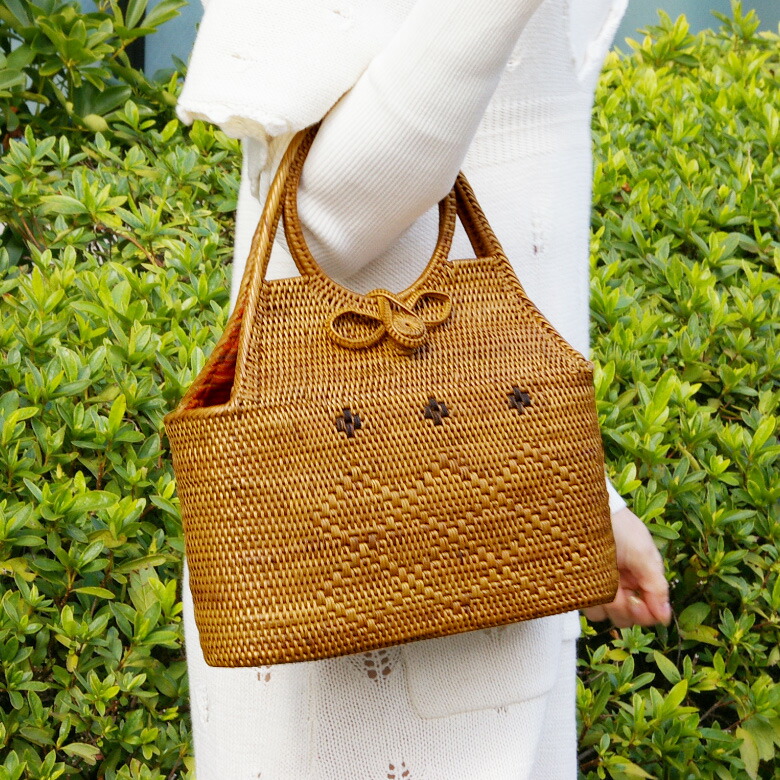 バリ島生まれのアタ製 ハンドバッグ