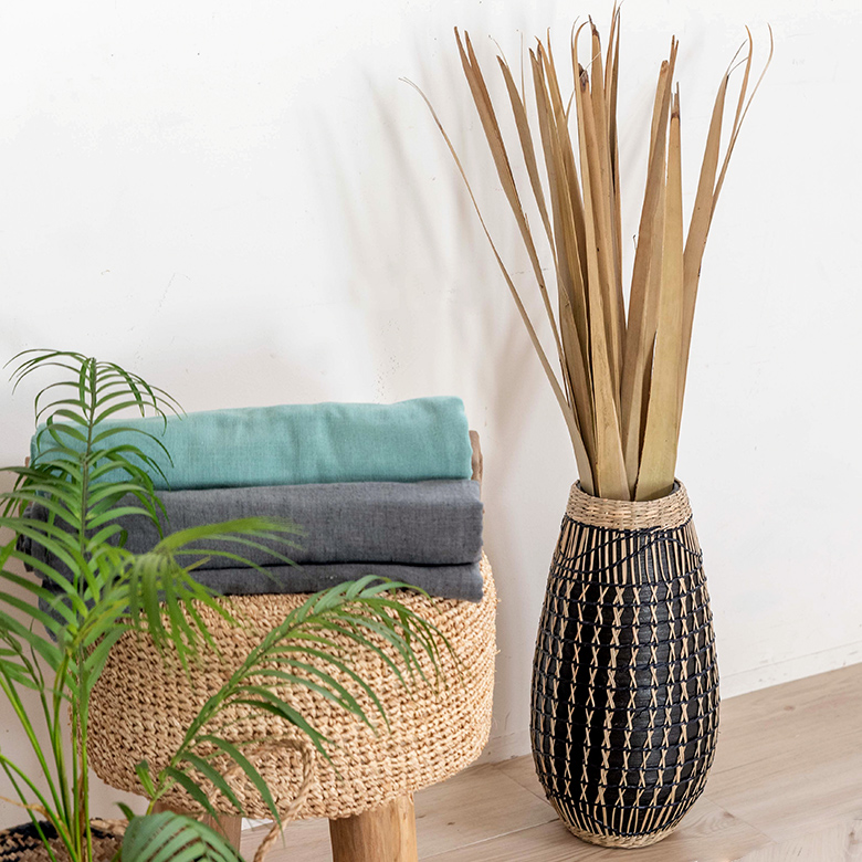 バンブーをシーグラスで編み上げたフラワーベース