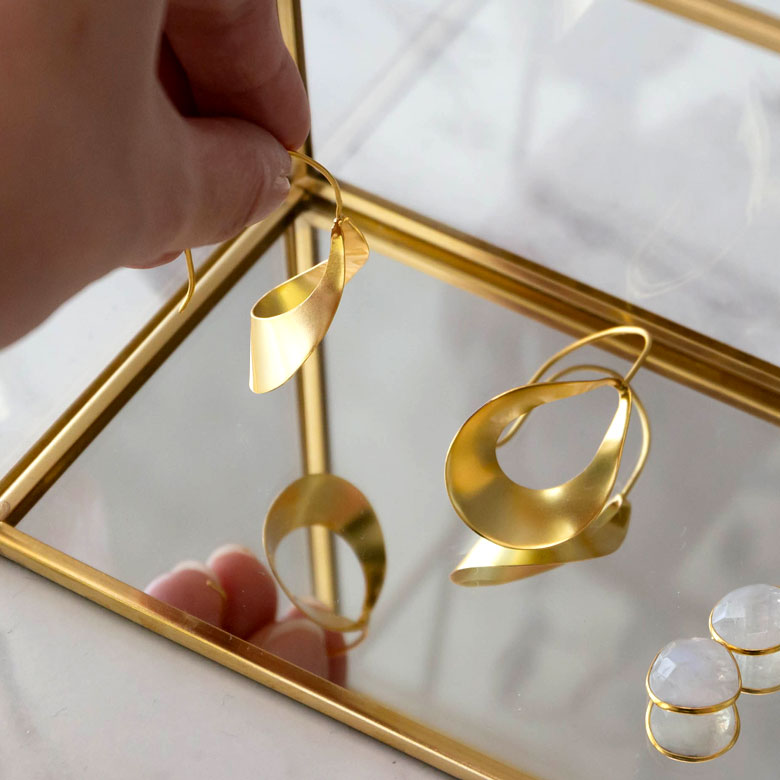 アクセサリーの写り込みが美しく、見てるだけで気分があがります