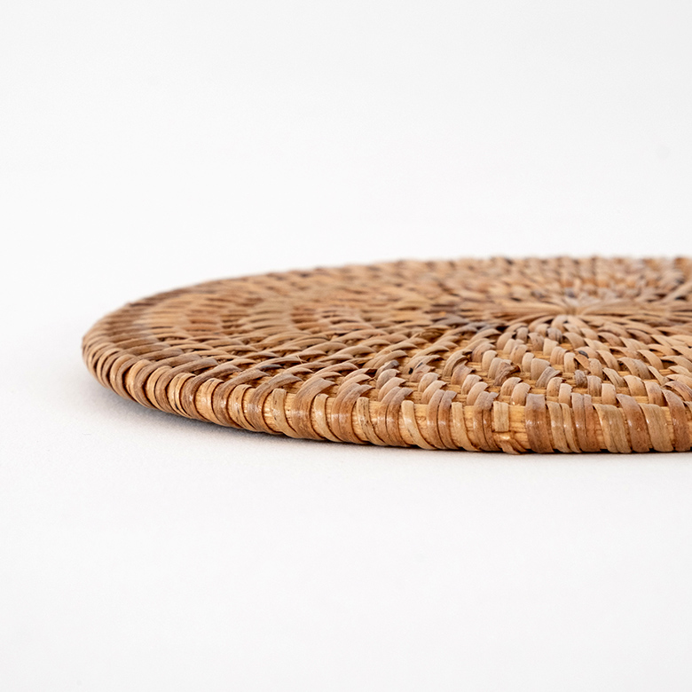 ランチョンマットとしてだけでなくカップソーサーや鍋敷きとしても使えます。