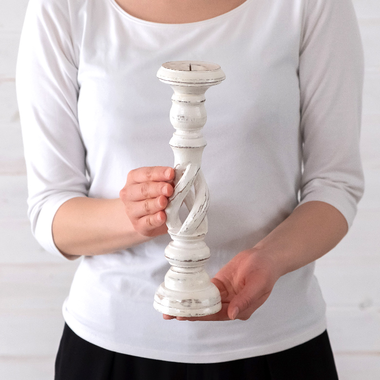 木彫りのキャンドルスタンド