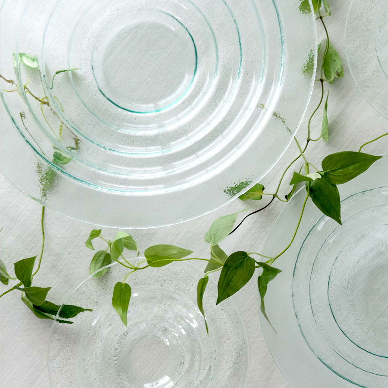 華やかさをプラスするガラスプレート