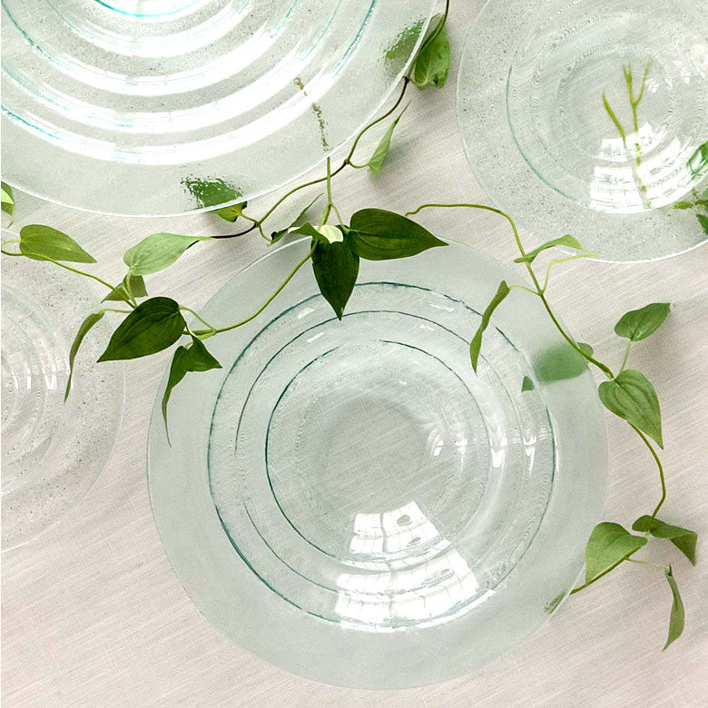 華やかさをプラスするガラスプレート