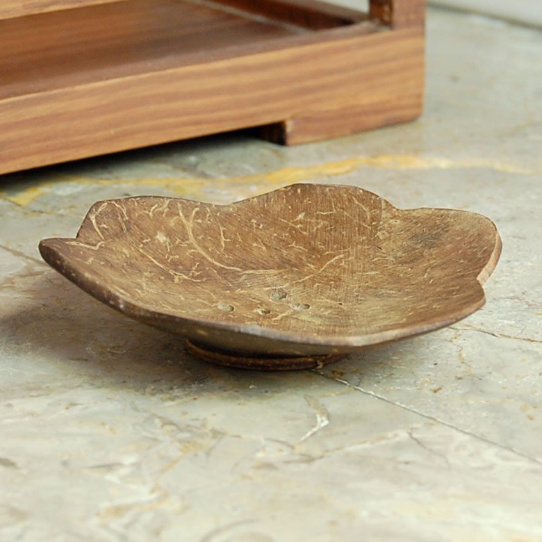 ココナッツシェルのソープディッシュ