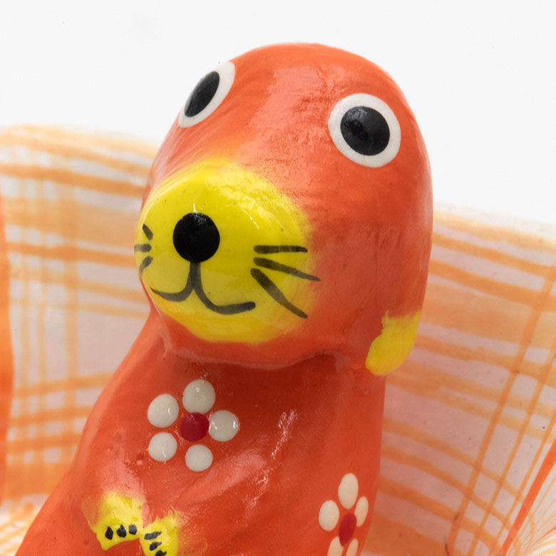 ちょこんと座った可愛らしい姿に癒されて。