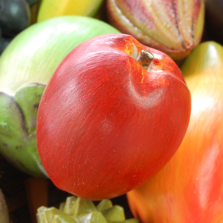 木彫りのアジアンフルーツオブジェ[リンゴ]