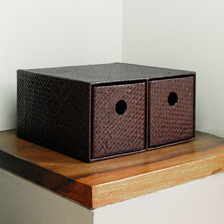 引き出しは奥行きがあり収納力抜群