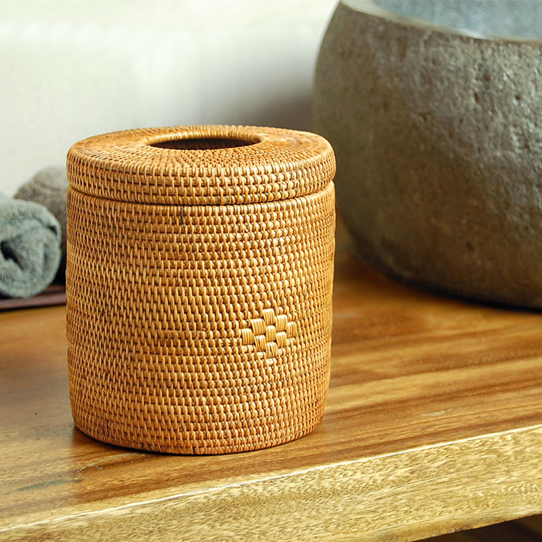 天然素材の色合いがあたたかな雰囲気をプラスします。