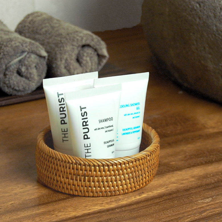 バリ島の職人がひとつひとつ丁寧に編み込んだ小物入れ。