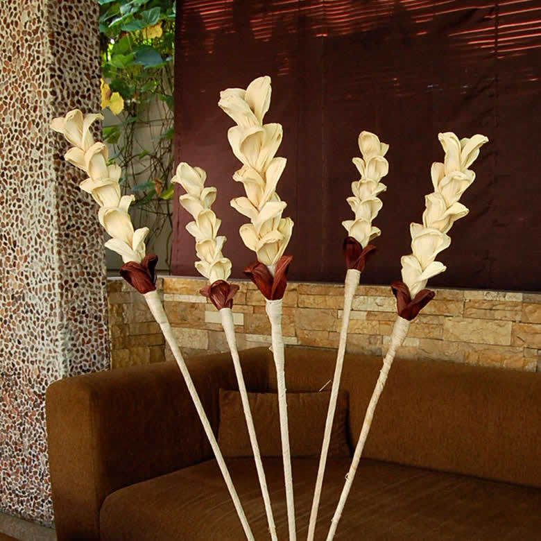 コーンリーフとバナナの木の皮でできたアートプランツ